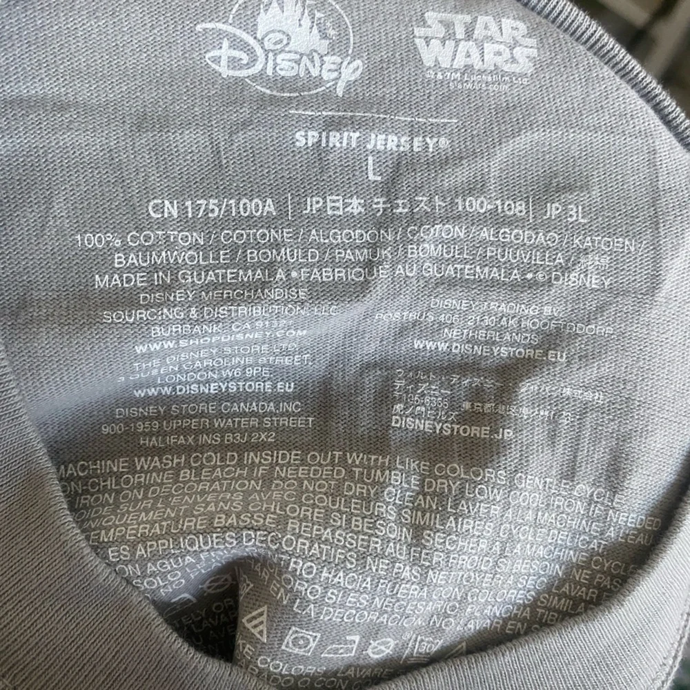Disney Star Wars Mandalorian Chrome Spirit Jersey Gray/Silver Metallic Sz Large - Picture 10 of 10